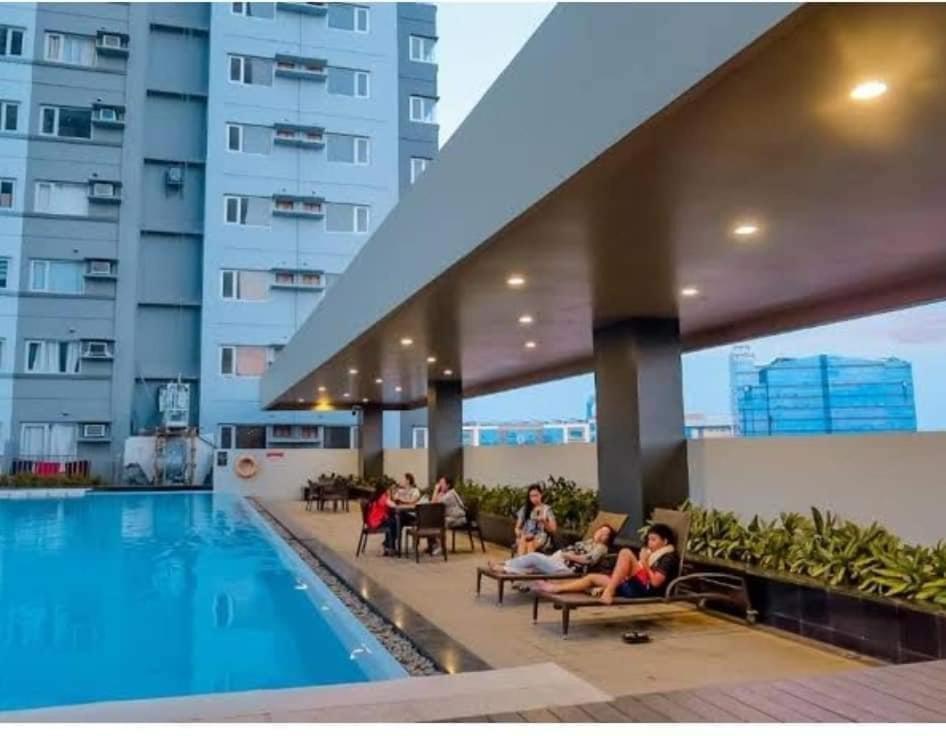 Nice Corner Ayala 1 Bedroom Condo At Heart Of Davao City With Hi Speed Wi Fi Internet Bagian luar foto